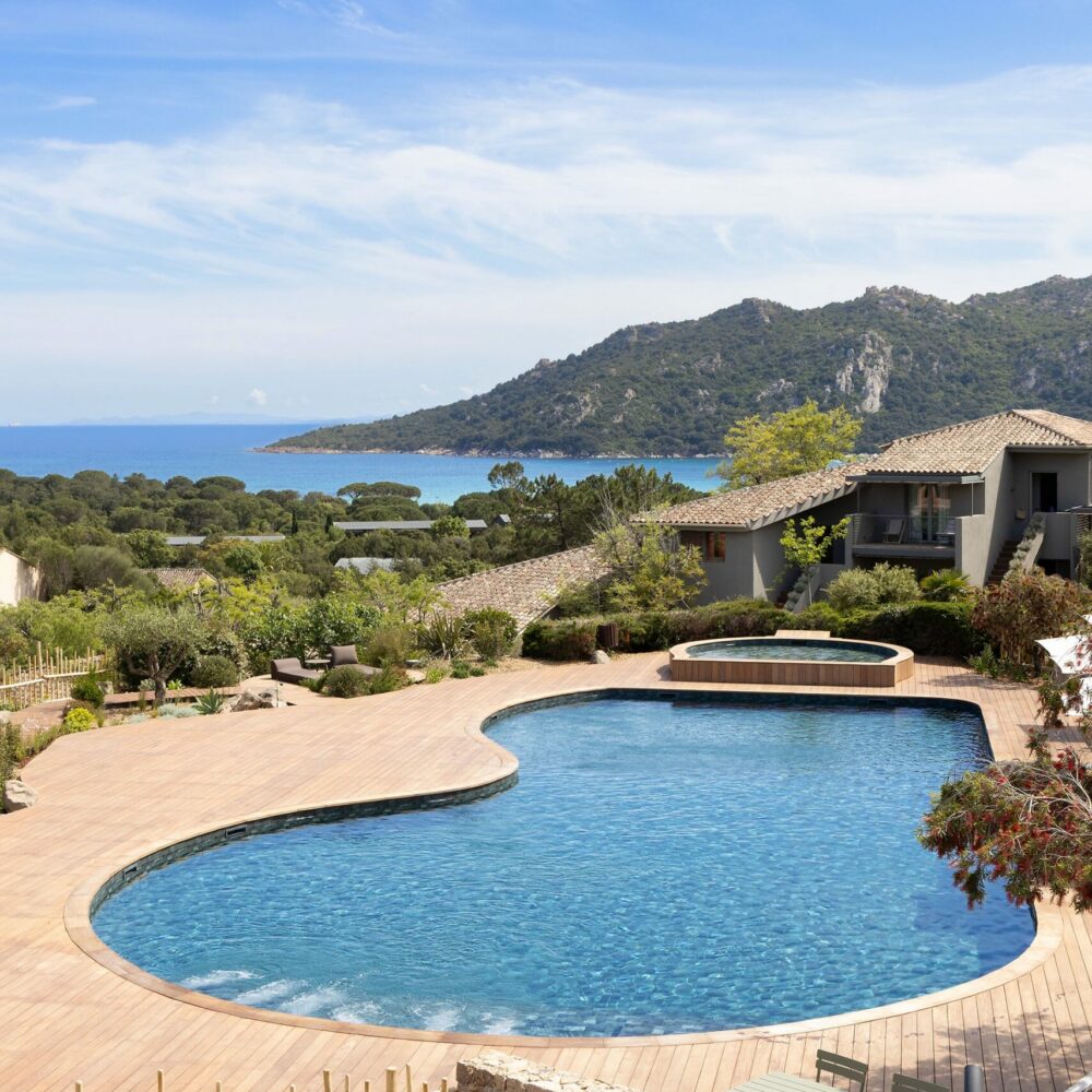 piscine-luxe-residence-hoteliere-porto-vecchio